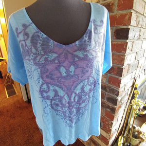 Light weight raglan sleeved top